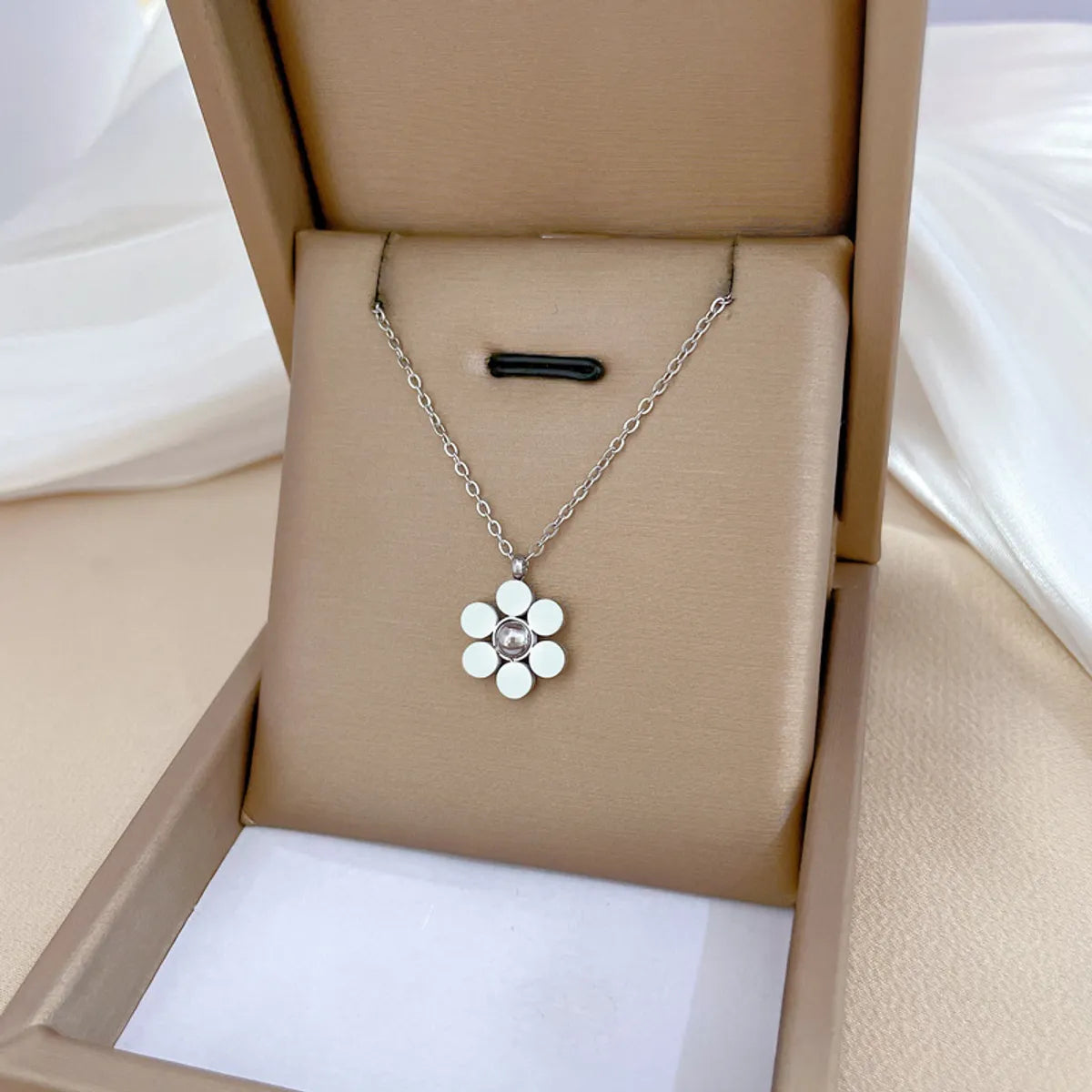 Elegant Lady Geometric Heart Shape Titanium Steel Plating Inlay Artificial Pearls Zircon Pendant Necklace