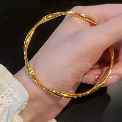 Elegant Lady Solid Color 304 Stainless Steel 18K Gold Plated Bangle In Bulk