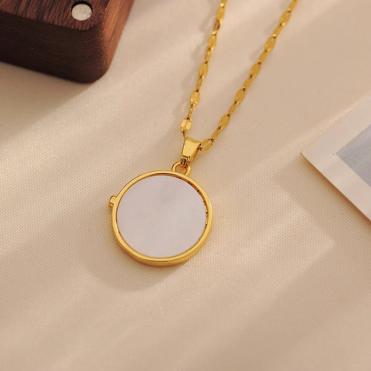 Wholesale IG Style Shiny Clock Titanium Steel Copper Inlay 18K Gold Plated Zircon Pendant Necklace