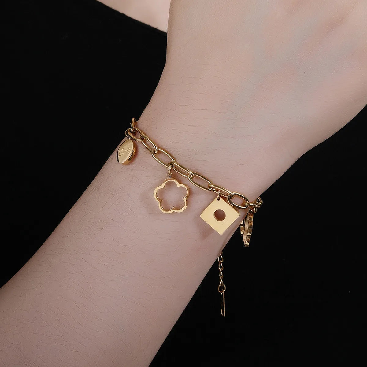 Ig Style Simple Style Flower Stainless Steel Titanium Steel Plating Hollow Out Titanium Steel 18k Gold Plated Gold Plated Bracelets