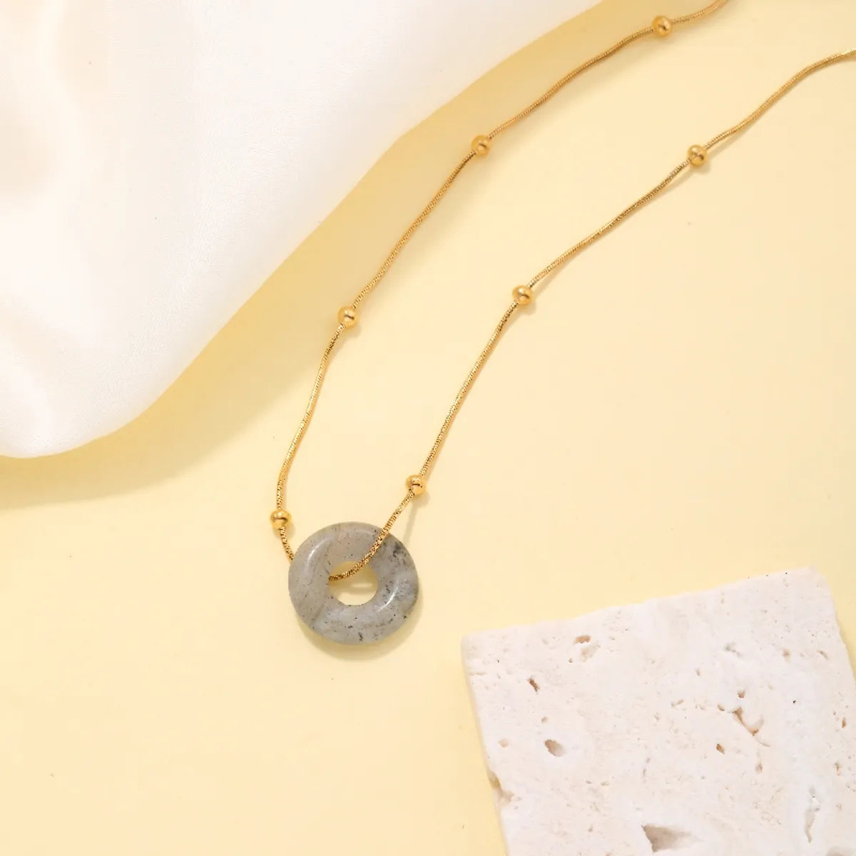 Wholesale Ig Style Simple Style Four Leaf Clover Round Stainless Steel Natural Stone Plating Inlay Gold Plated Natural Stone Pendant Necklace