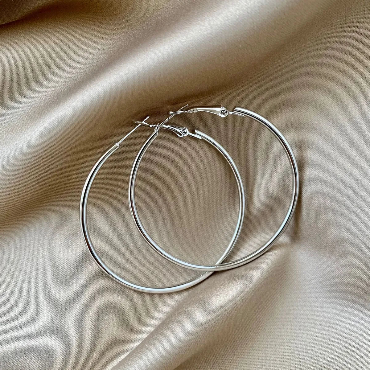 Wholesale Jewelry 1 Pair Exaggerated Circle Alloy Gold Plated Silver Plated Hoop Earrings