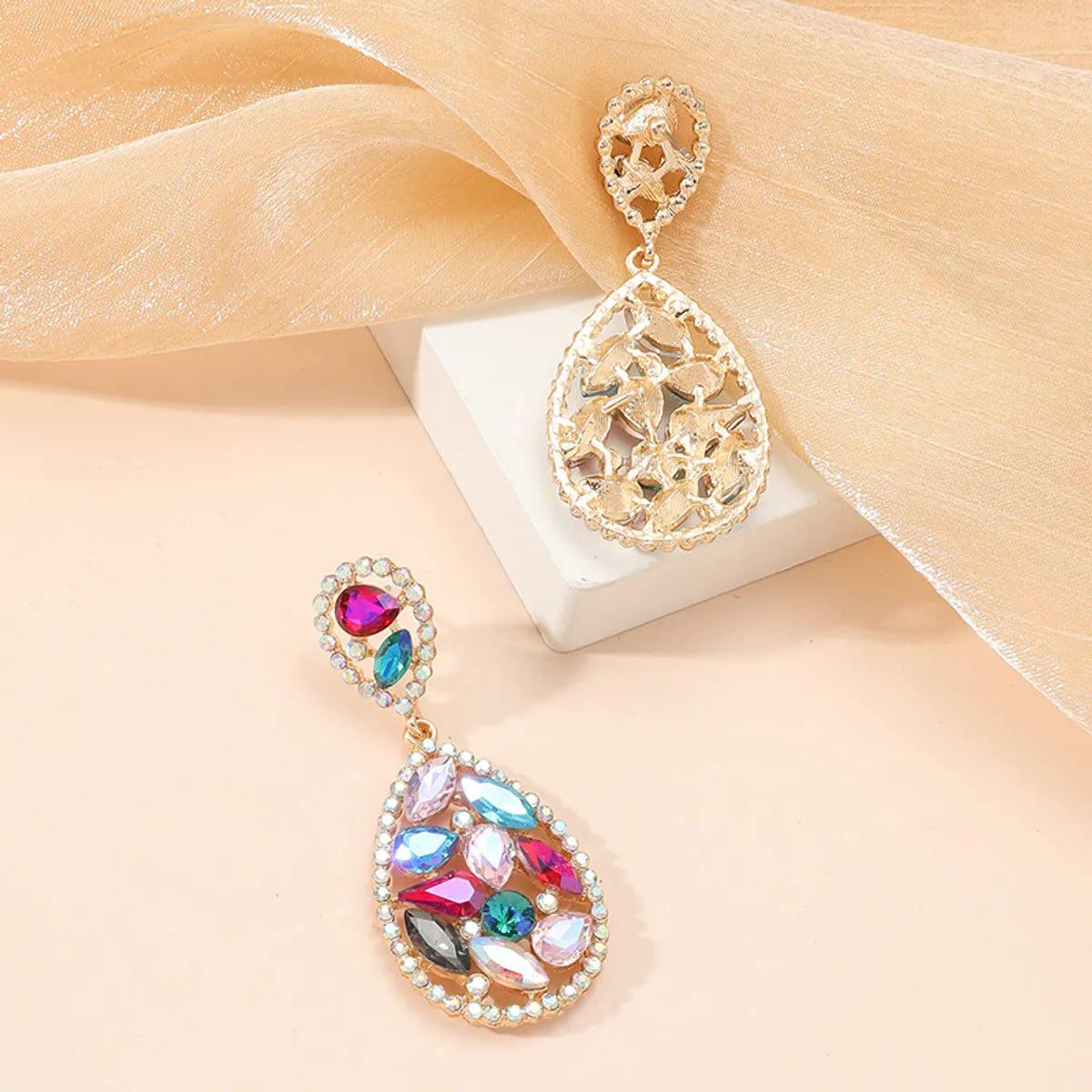 Wholesale Jewelry 1 Pair Luxurious Water Droplets Alloy Artificial Rhinestones Glass Drop Earrings