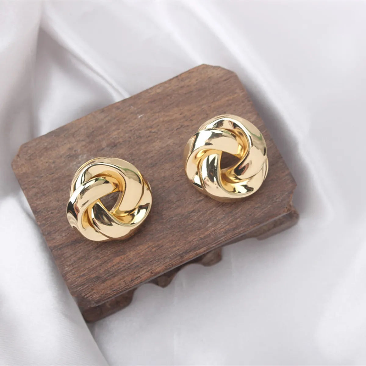 Wholesale Jewelry 1 Pair Vintage Style Geometric Metal Ear Studs