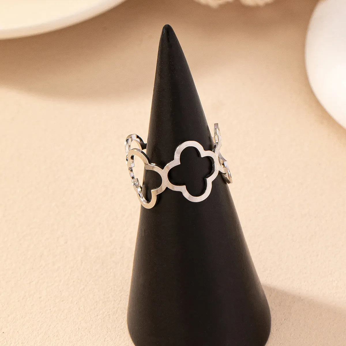 Basic Simple Style Classic Style Flower Iron Hollow Out Women'S Open Rings