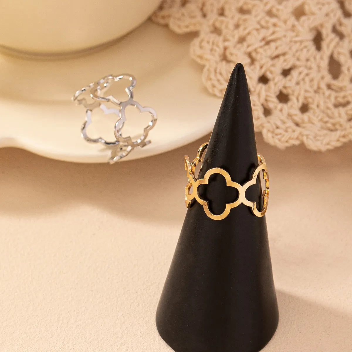 Basic Simple Style Classic Style Flower Iron Hollow Out Women'S Open Rings