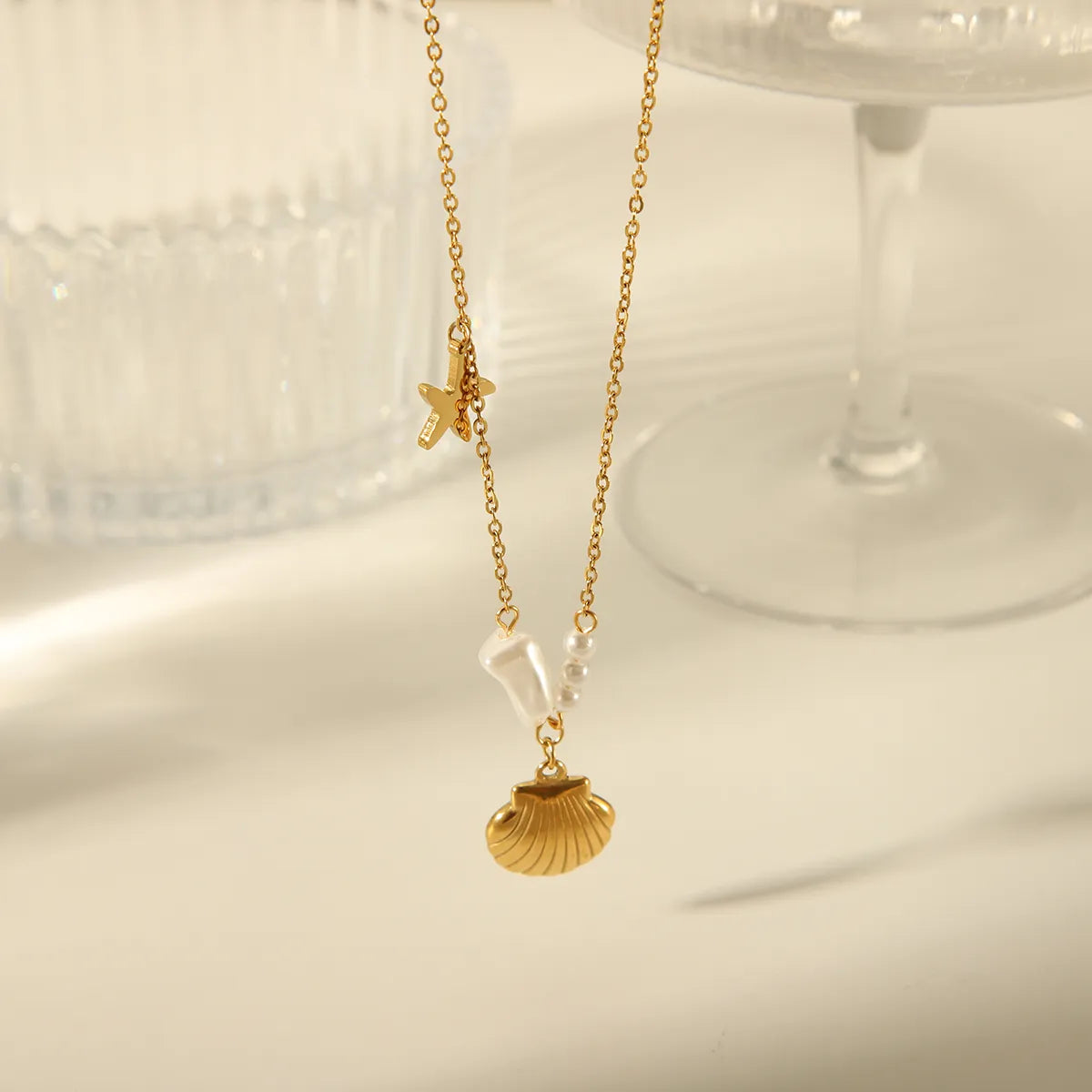 Wholesale Jewelry Beach Commute Dolphin Shell Fish Tail 304 Stainless Steel Acrylic 18K Gold Plated Plating Inlay Pendant Necklace