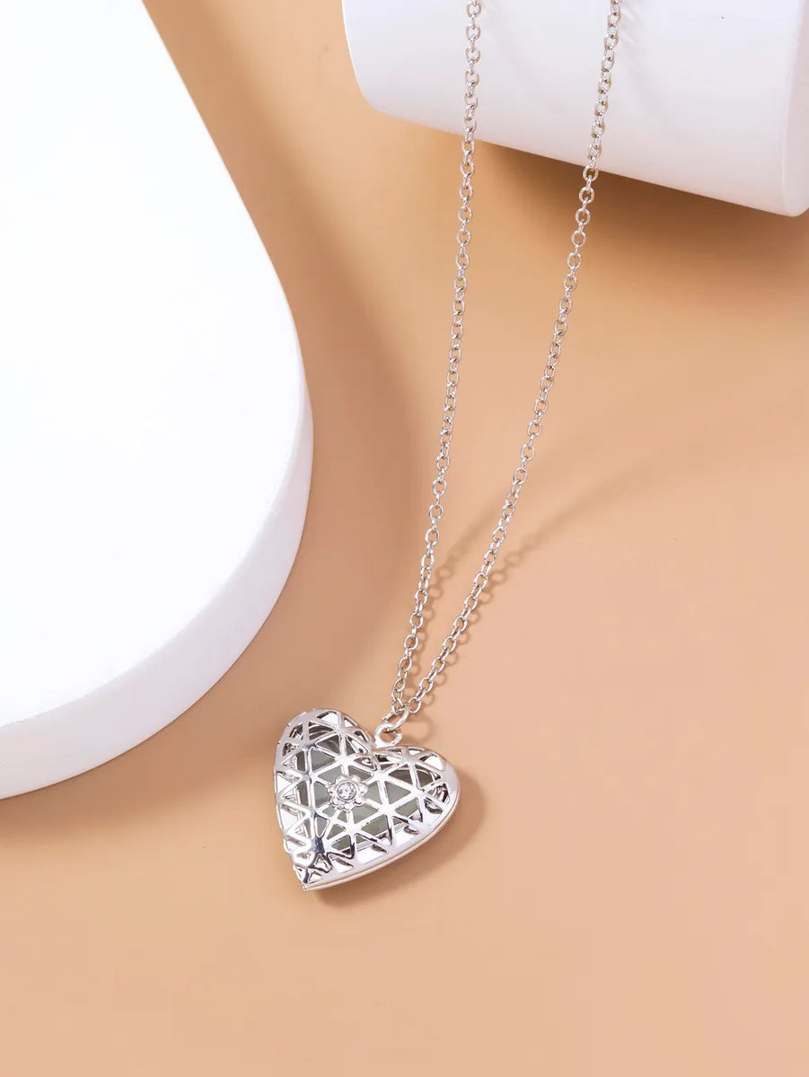 Wholesale Jewelry Casual Classic Style Heart Shape Titanium Alloy Silver Plated Pendant Necklace