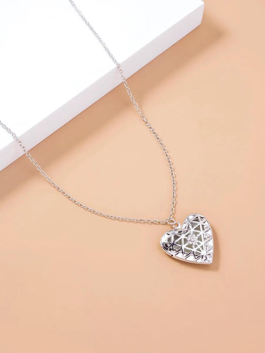 Wholesale Jewelry Casual Classic Style Heart Shape Titanium Alloy Silver Plated Pendant Necklace