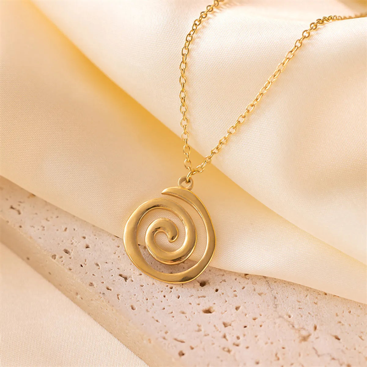 Wholesale Jewelry Casual Cute Classic Style Solid Color Spiral 304 Stainless Steel 18K Gold Plated Pendant Necklace