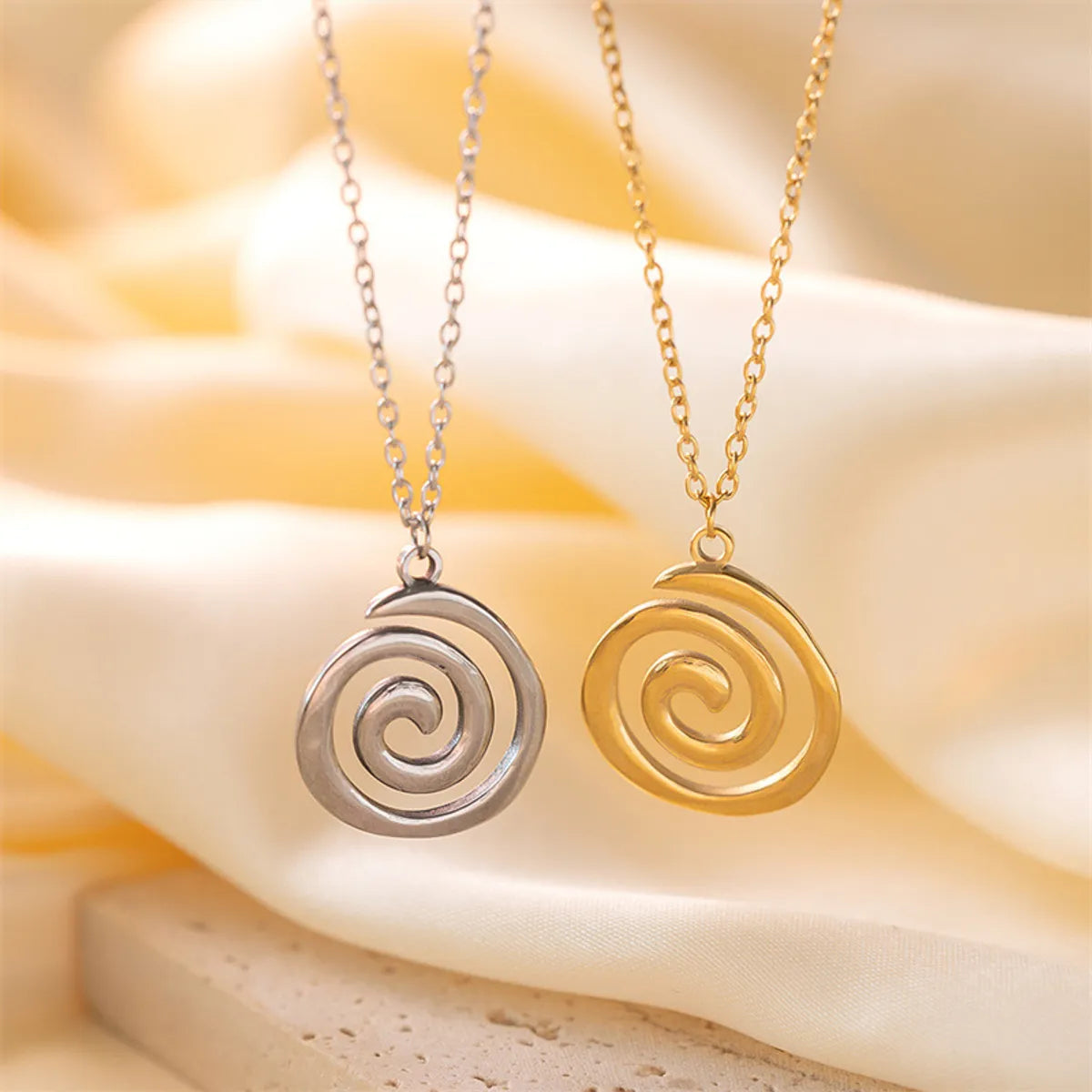 Wholesale Jewelry Casual Cute Classic Style Solid Color Spiral 304 Stainless Steel 18K Gold Plated Pendant Necklace