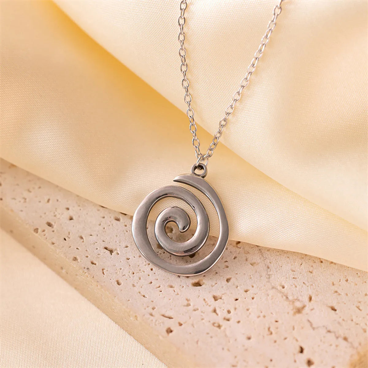 Wholesale Jewelry Casual Cute Classic Style Solid Color Spiral 304 Stainless Steel 18K Gold Plated Pendant Necklace