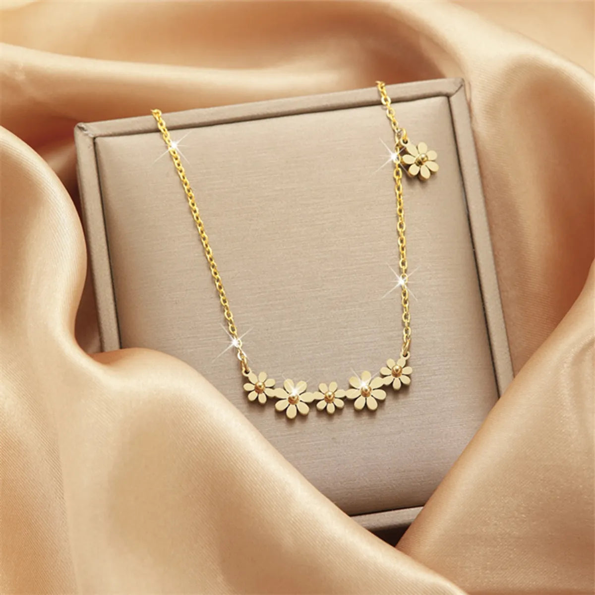 Wholesale Jewelry Commute Daisy 201 Stainless Steel Titanium Steel Rose Gold Plated White Gold Plated Gold Plated Necklace