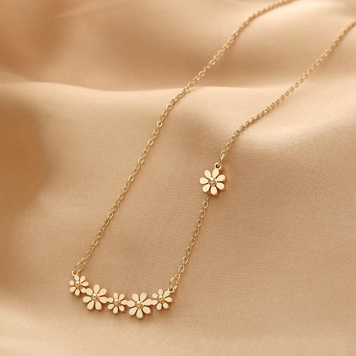 Wholesale Jewelry Commute Daisy 201 Stainless Steel Titanium Steel Rose Gold Plated White Gold Plated Gold Plated Necklace