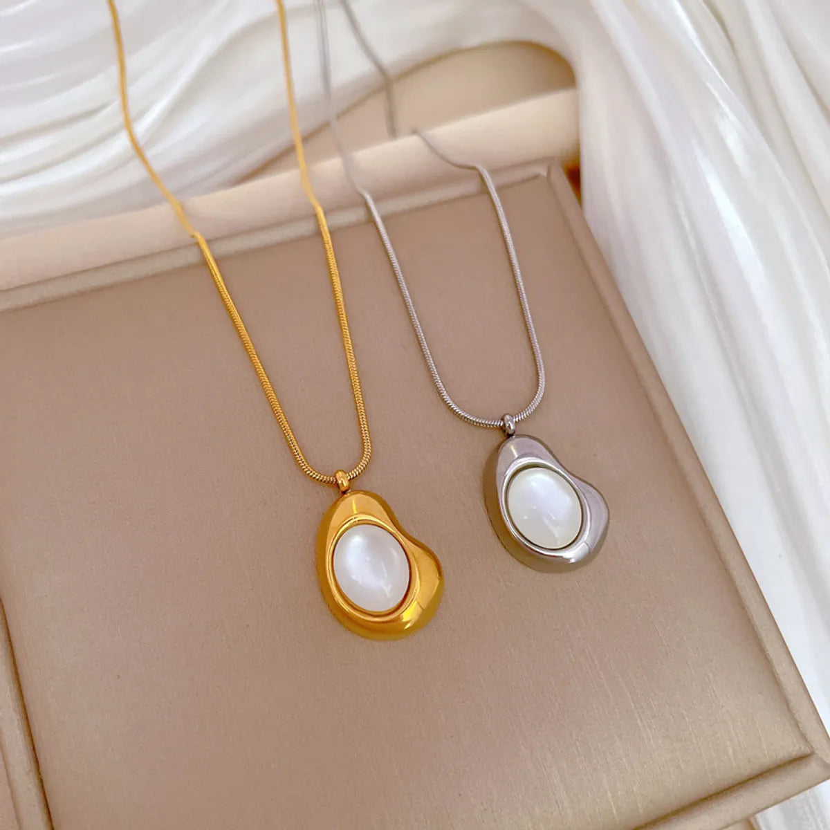 Wholesale Jewelry Cute Classic Style Solid Color Titanium Steel Opal Inlay Pendant Necklace