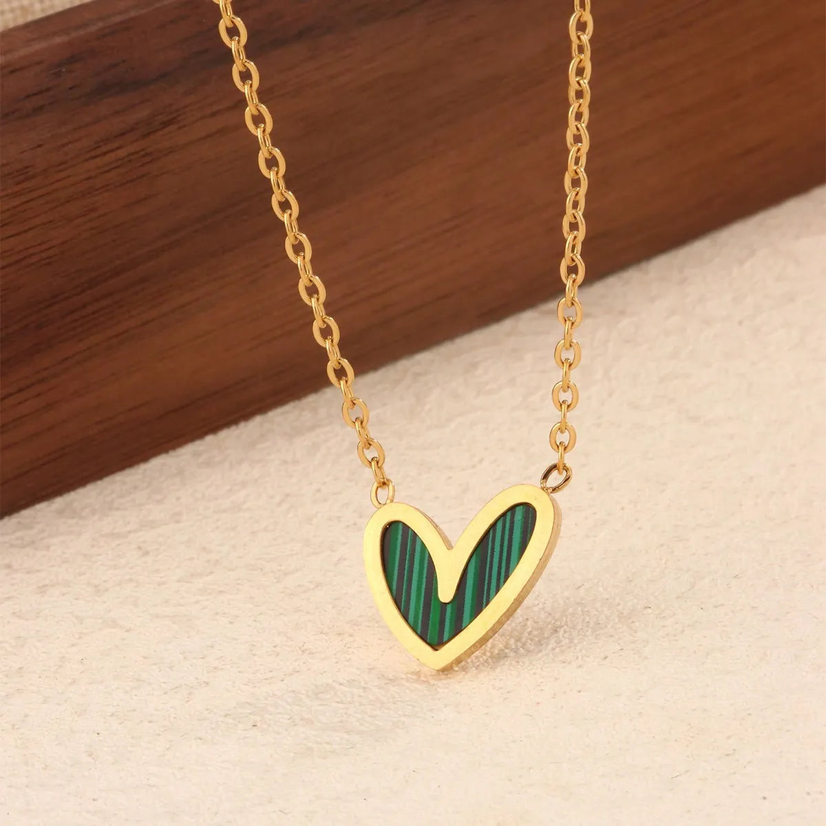 Wholesale Jewelry Cute Commute Heart Shape 304 Stainless Steel Acrylic Shell 18K Gold Plated Inlay Pendant Necklace