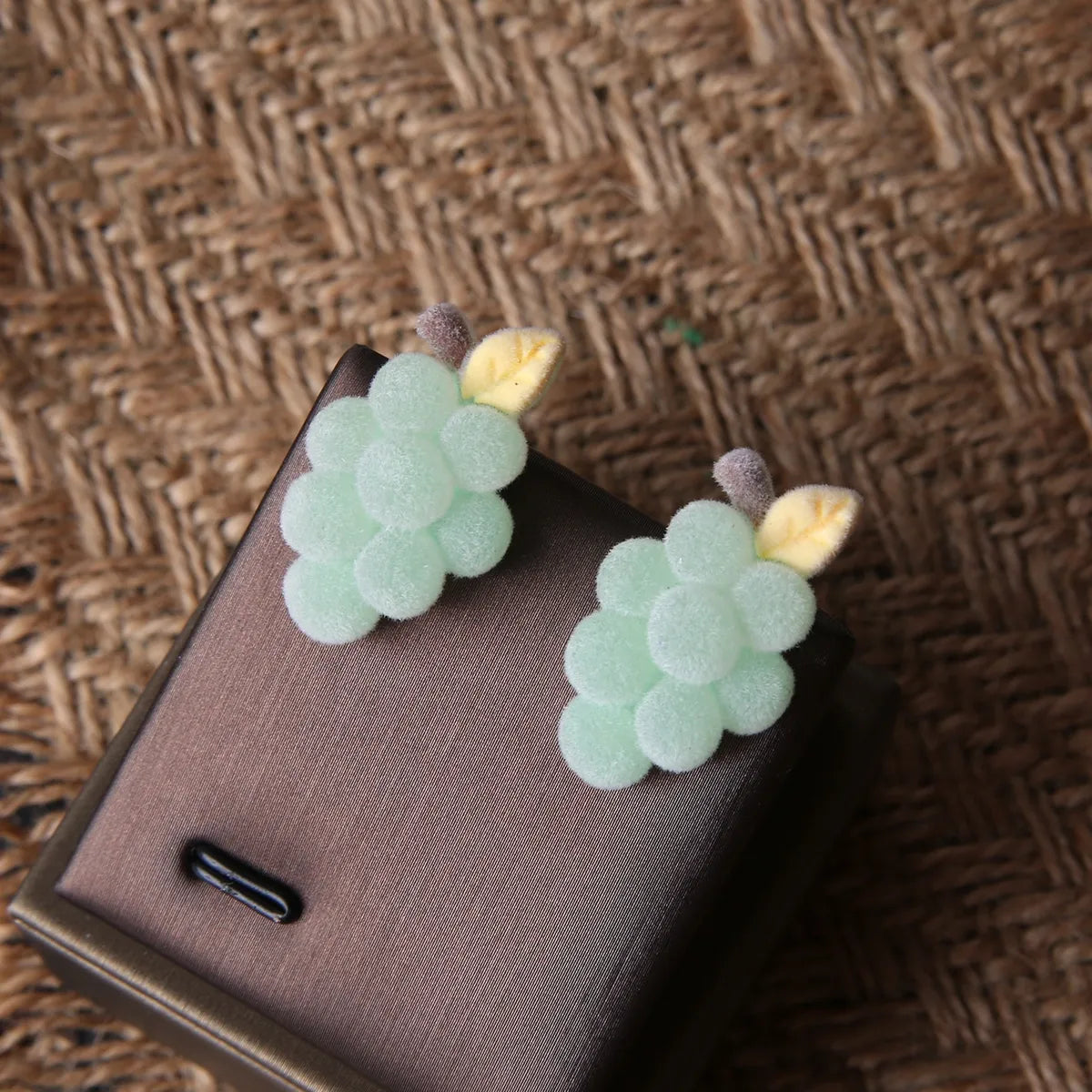 Wholesale Jewelry Cute Grape Synthetic Resin Ear Studs