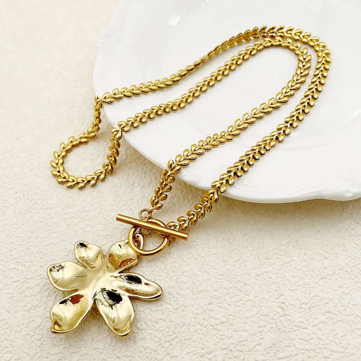 Wholesale Jewelry Elegant Classical Sweet Flower 304 Stainless Steel 14K Gold Plated Toggle Pendant Necklace