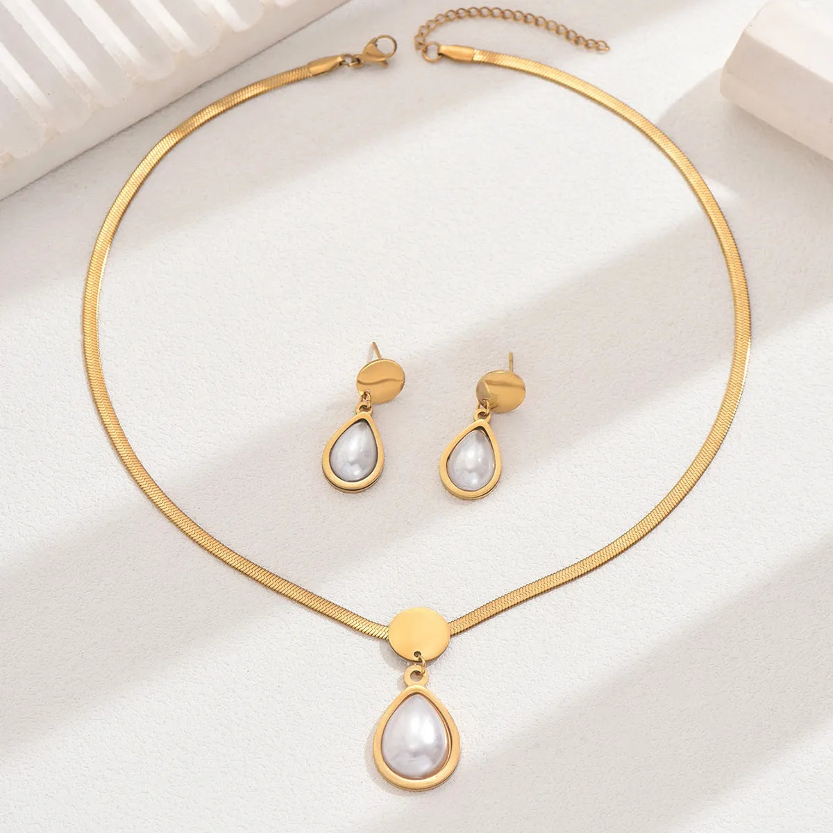 Wholesale Jewelry Elegant French Style Geometric Oval Water Droplets 201 Stainless Steel Plastic 18K Gold Plated Inlay Earrings Necklace Jewelry Set