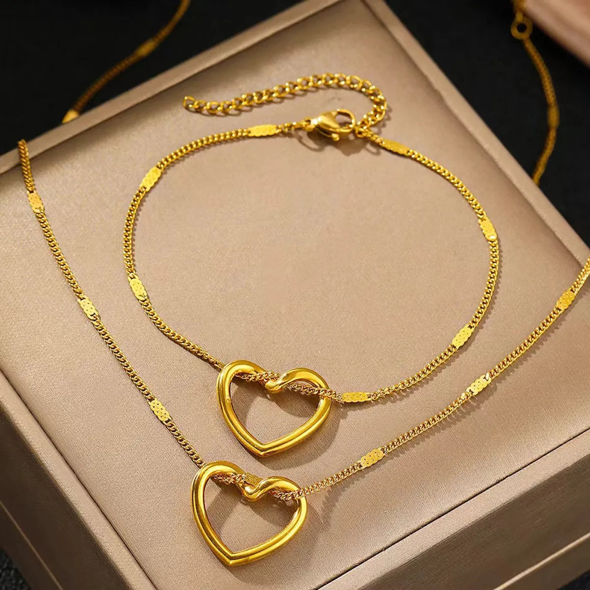 Wholesale Jewelry Elegant Heart Shape 304 Stainless Steel 18K Gold Plated Hollow Out Pendant Necklace