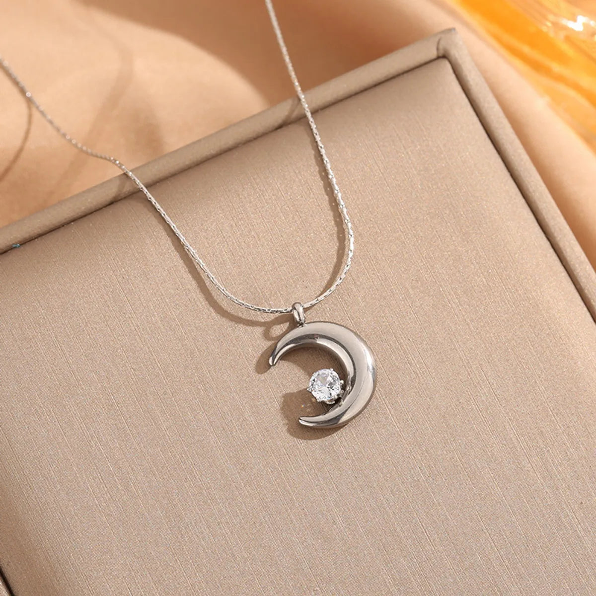 Wholesale Jewelry Elegant Moon 304 Stainless Steel Zircon Gold Plated Inlay Pendant Necklace