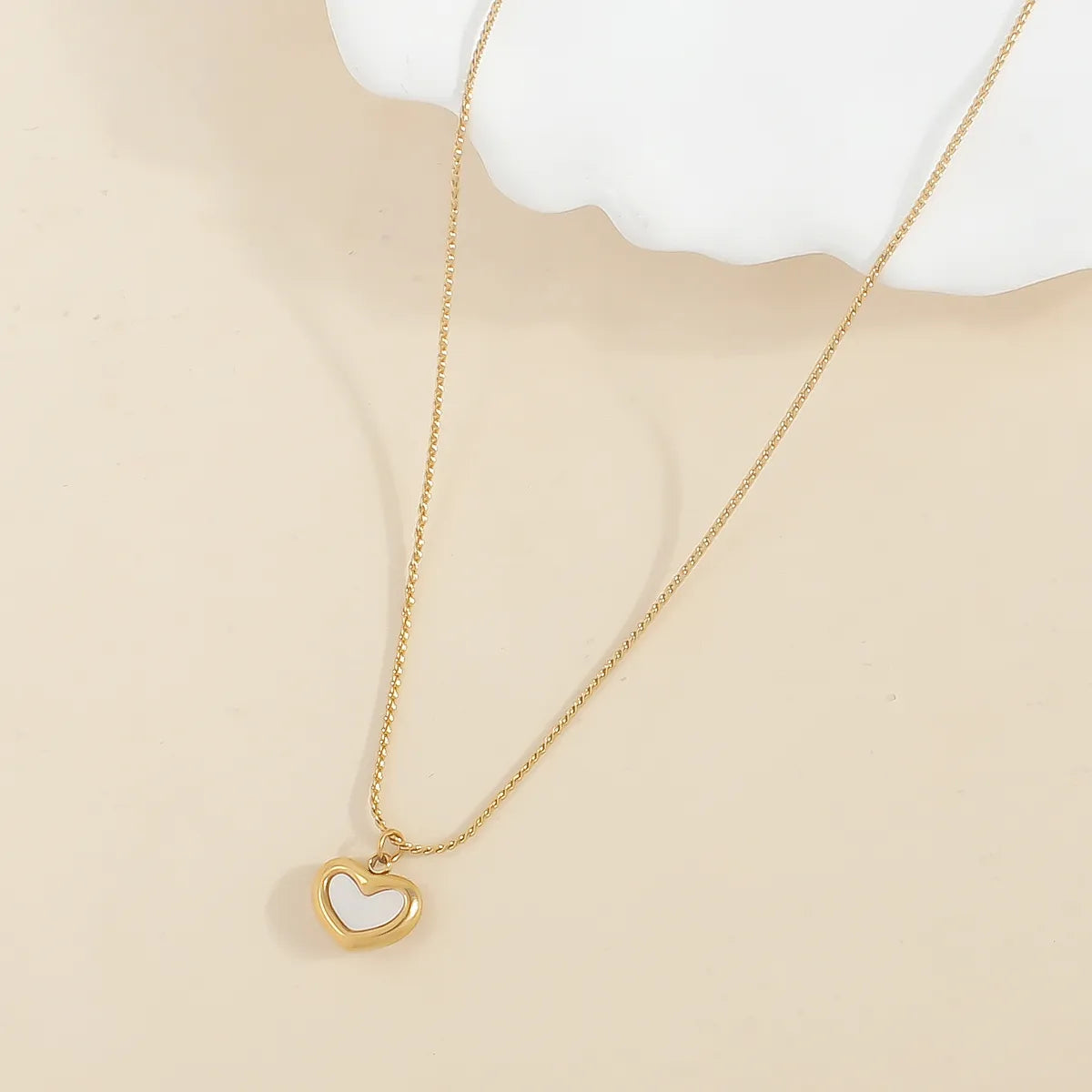 Wholesale Jewelry Elegant Romantic Sweet Heart Shape 304 Stainless Steel Shell 18K Gold Plated Plating Inlay Pendant Necklace