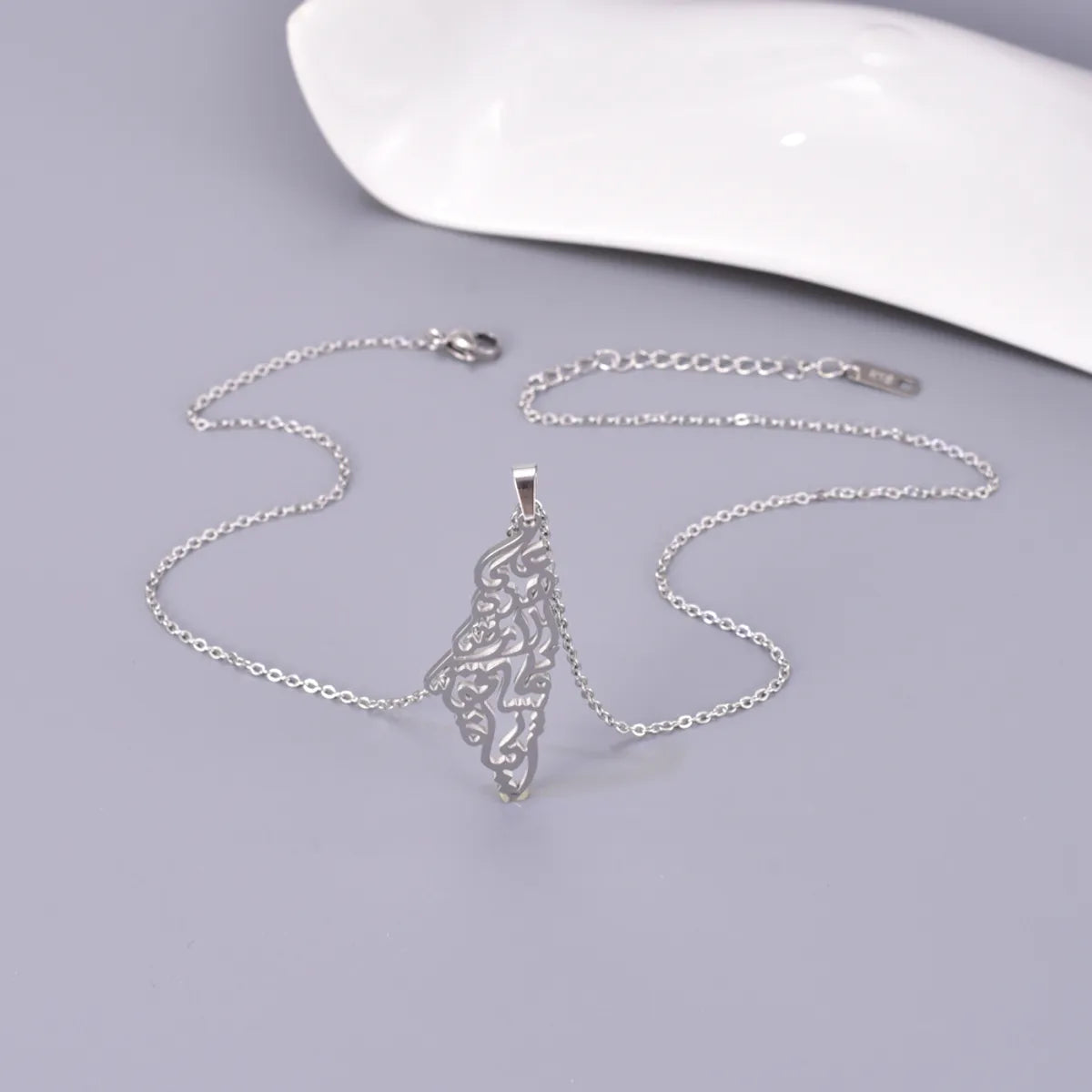 Wholesale Jewelry Elegant Simple Style Map Solid Color 304 Stainless Steel Titanium Steel Plating Pendant Necklace