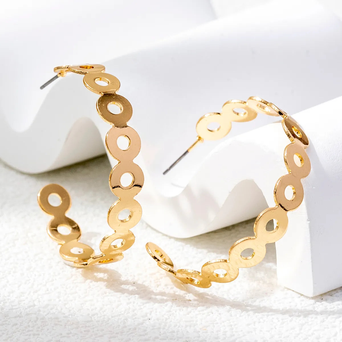 Wholesale Jewelry Elegant Solid Color Alloy Gold Plated Side Stripe Mesh Hollow Out Ear Studs