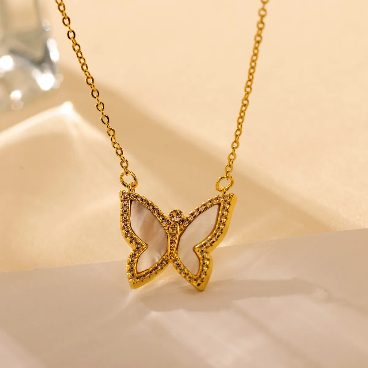 Wholesale Jewelry Elegant Solid Color Butterfly Alloy Copper Zircon 18K Gold Plated Plating Inlay Pendant Necklace