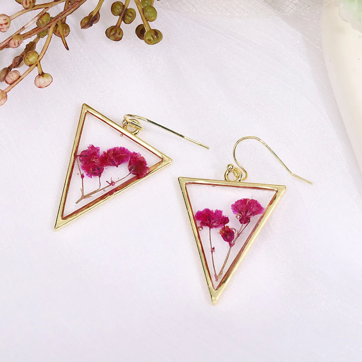 Wholesale Jewelry Elegant Sweet Triangle Flower Resin Epoxy Ear Hook