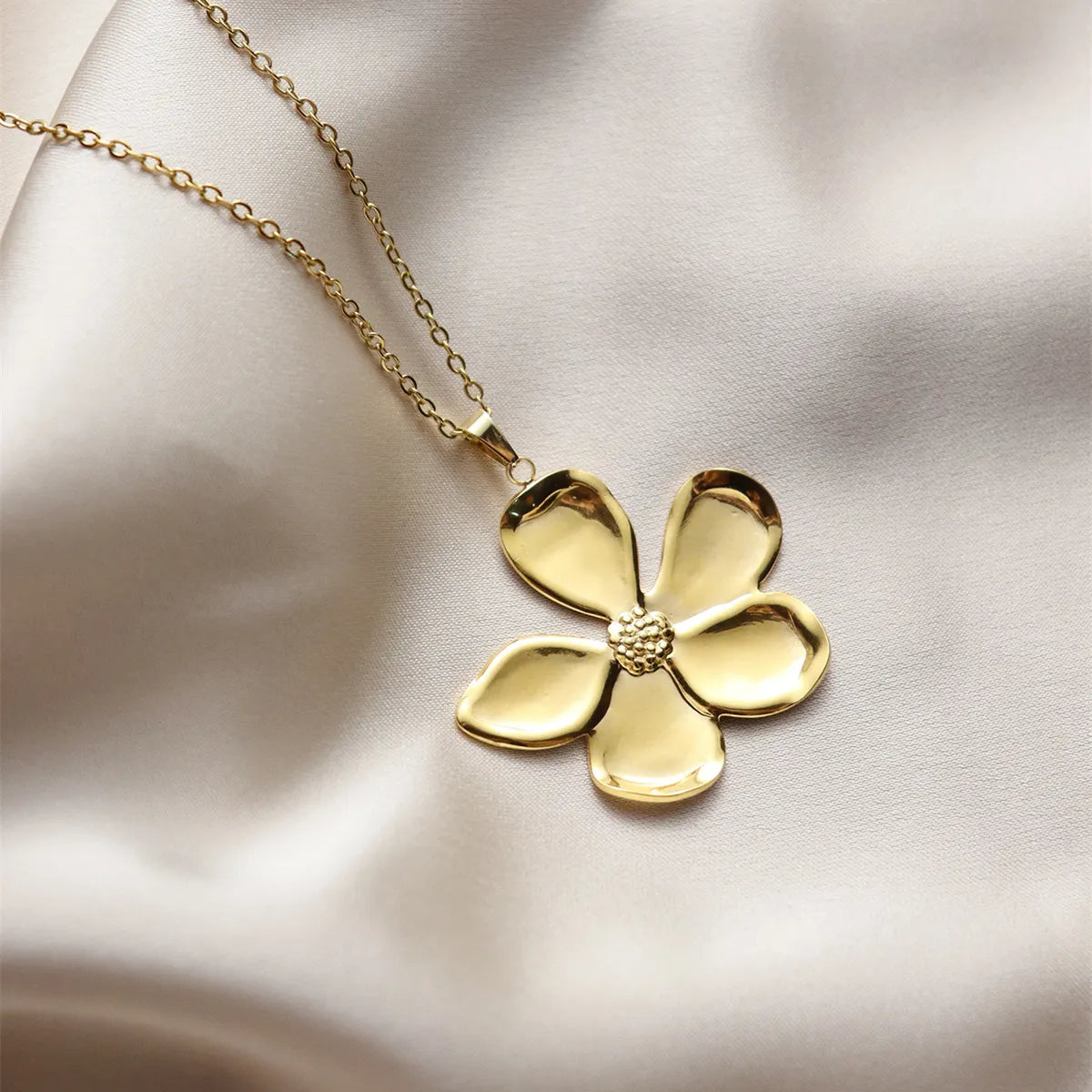 Wholesale Jewelry IG Style French Style Flower 304 Stainless Steel 18K Gold Plated Pendant Necklace