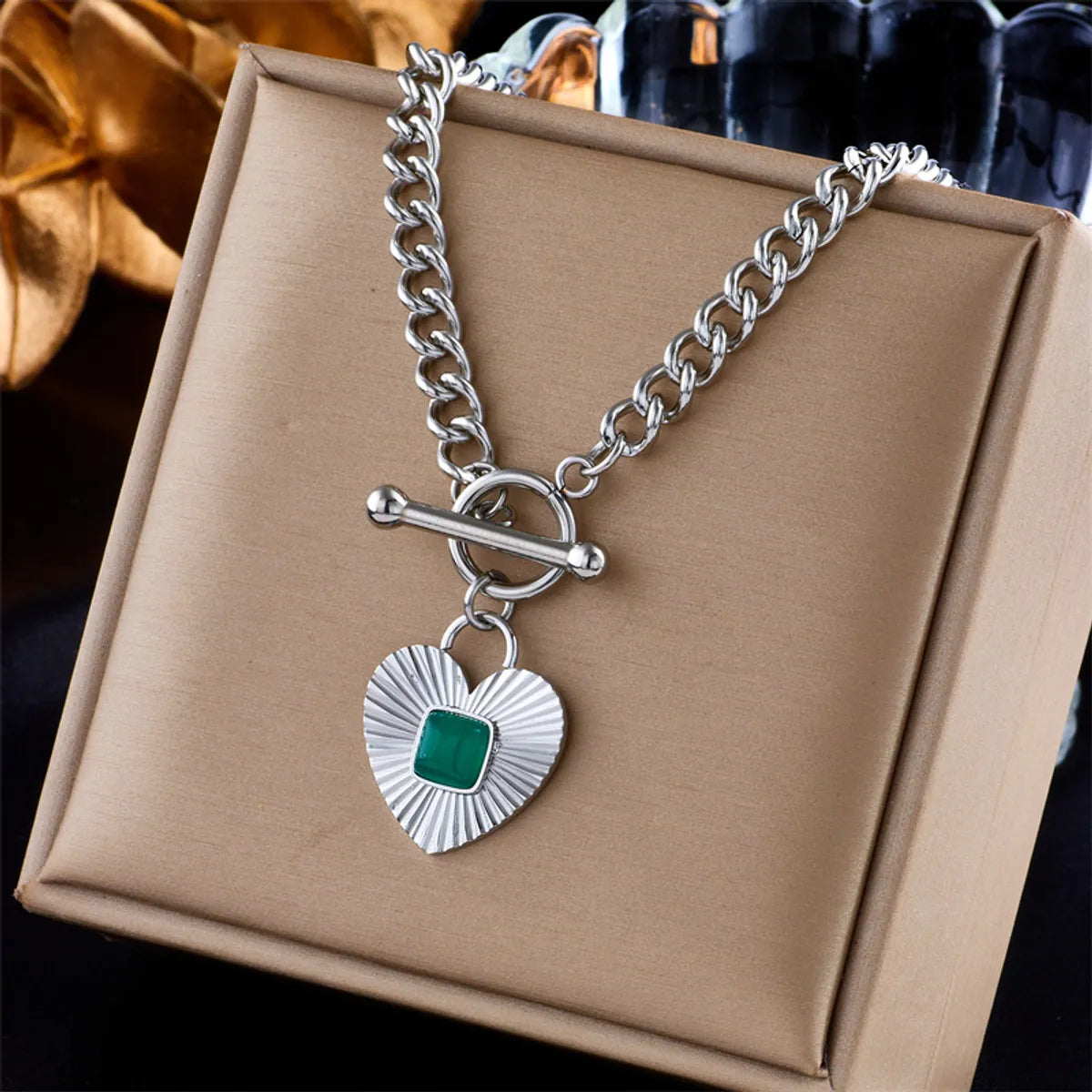 Wholesale Jewelry Lady Heart Shape Eye Titanium Steel Plating Necklace