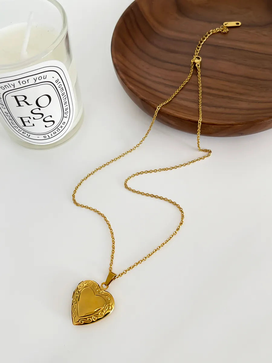 Wholesale Jewelry Luxurious Simple Style Heart Shape 316L Stainless Steel  Rhinestones 18K Gold Plated Plating Inlay Pendant Necklace