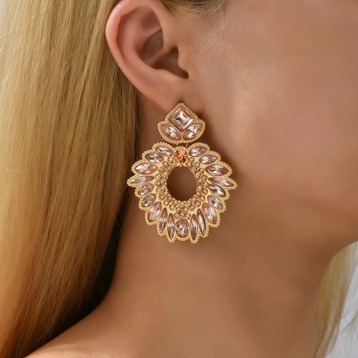 1 Pair Retro Exaggerated Geometric Plating Hollow Out Inlay Zinc Alloy Rhinestones Drop Earrings