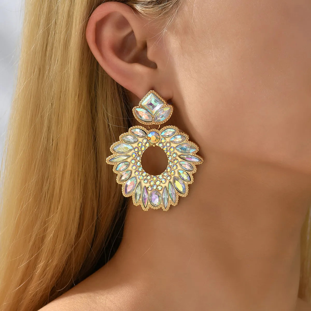 1 Pair Retro Exaggerated Geometric Plating Hollow Out Inlay Zinc Alloy Rhinestones Drop Earrings