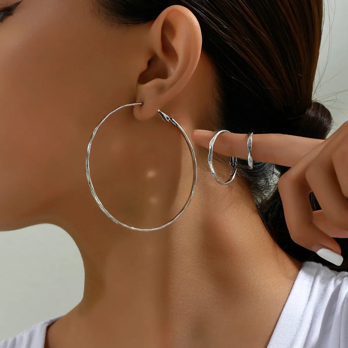 Wholesale Jewelry Retro Streetwear Solid Color Ferroalloy Hoop Earrings