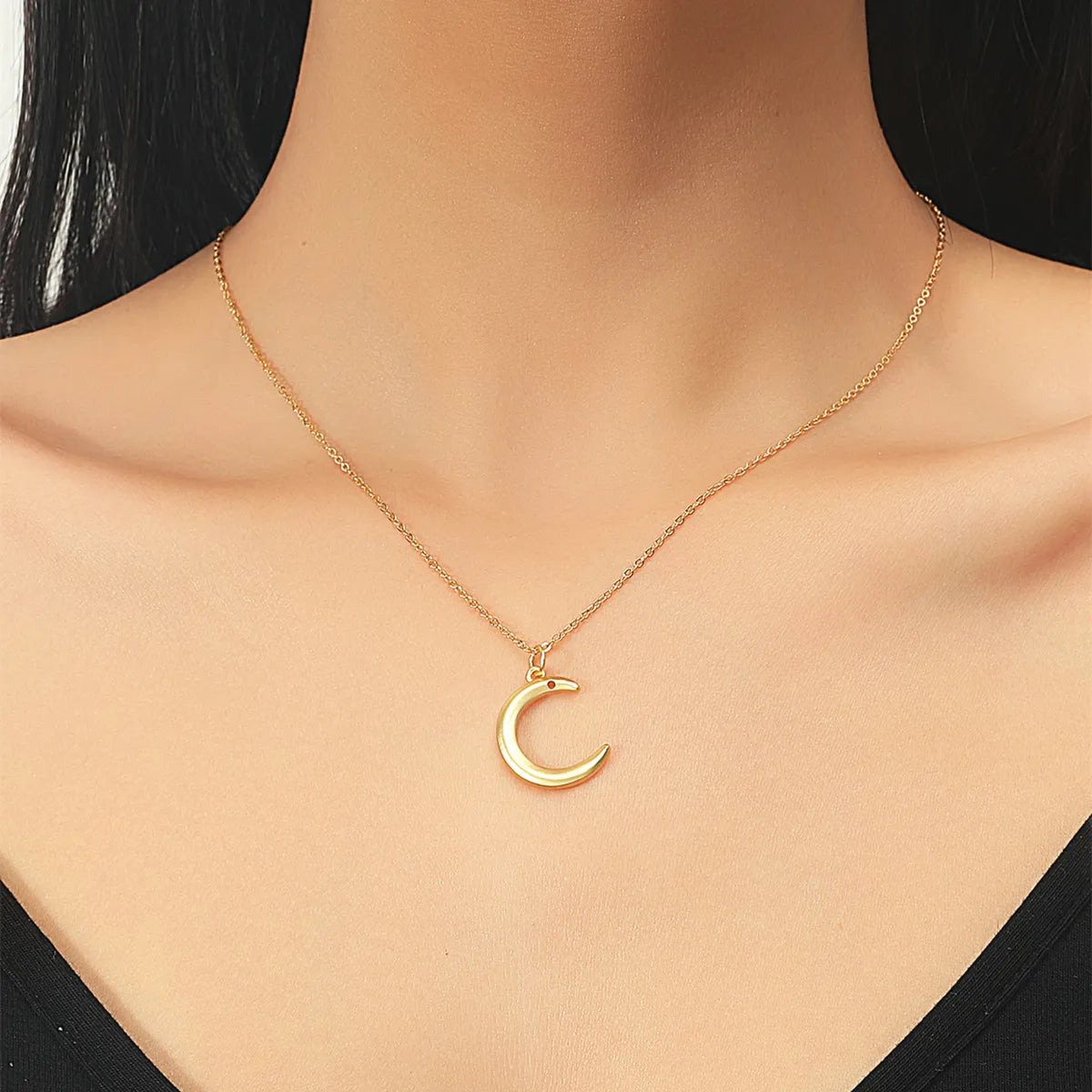 Wholesale Jewelry Simple Moon Pendant Titanium Steel Necklace