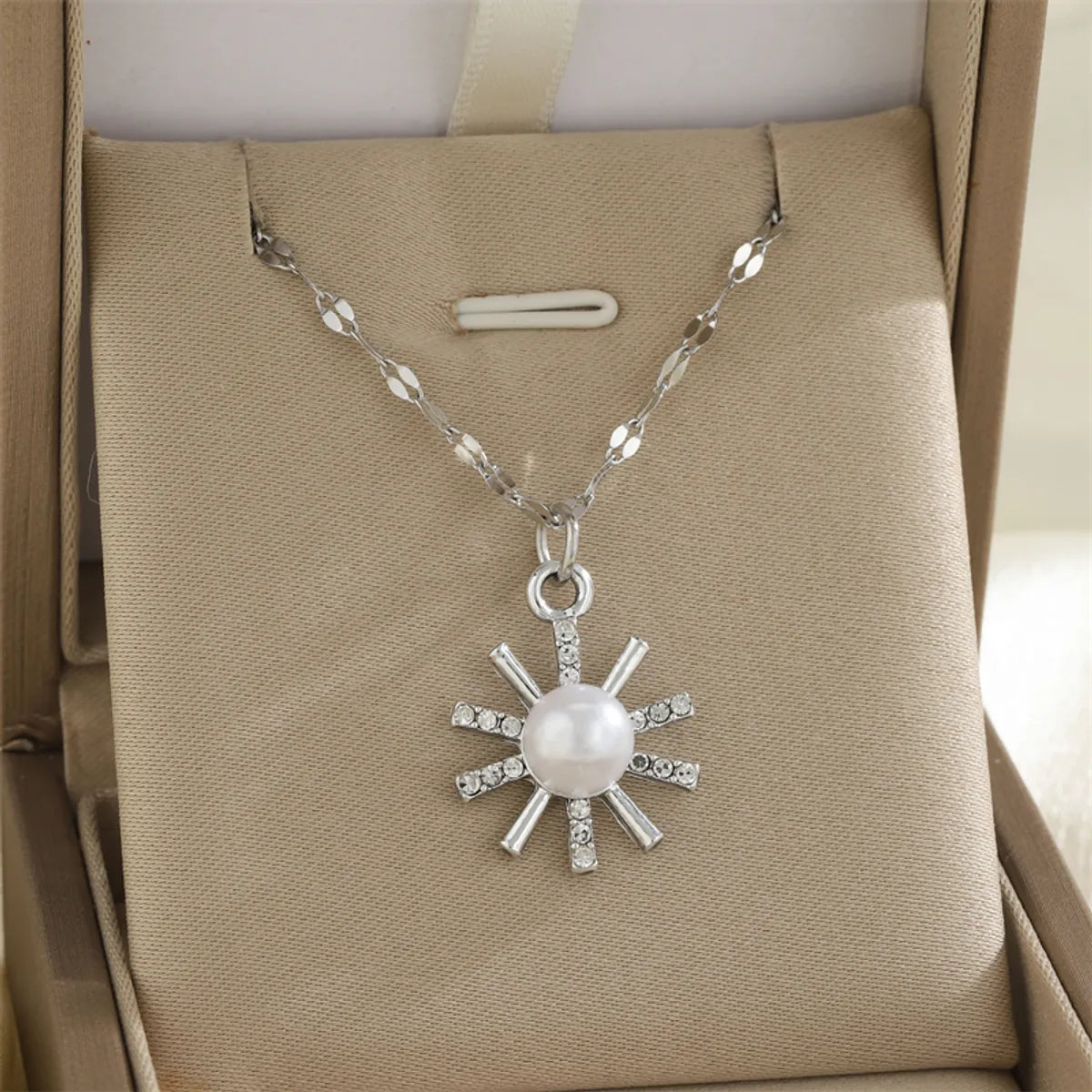 Wholesale Jewelry Simple Style Classic Style Cross Flower Butterfly 201 Stainless Steel Imitation Pearl Zinc Alloy Rhinestones 18K Gold Plated Enamel Diamond Pendant Necklace