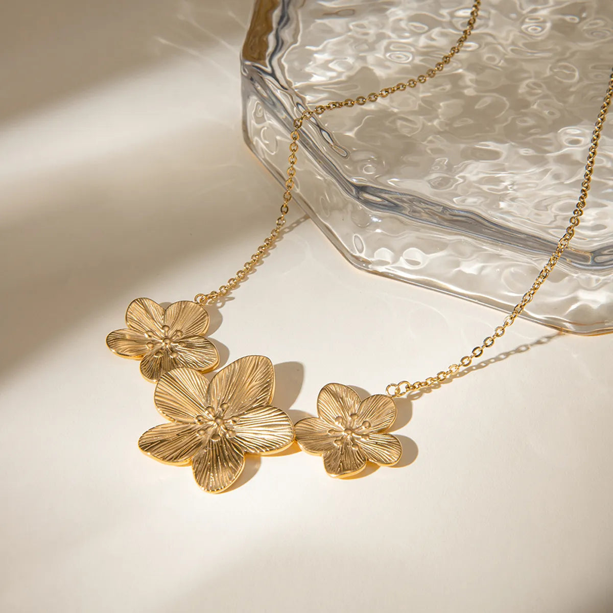 Wholesale Jewelry Simple Style Classic Style Flower 304 Stainless Steel 18K Gold Plated Plating Pendant Necklace