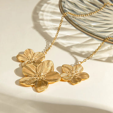 Wholesale Jewelry Simple Style Classic Style Flower 304 Stainless Steel 18K Gold Plated Plating Pendant Necklace