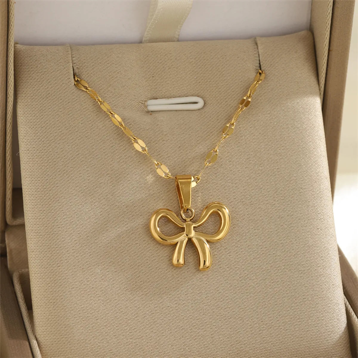 Wholesale Jewelry Simple Style Classic Style Sun Heart Shape Bow Knot 201 Stainless Steel 304 Stainless Steel Rhinestones Shell Zircon 18K Gold Plated Inlay Pendant Necklace