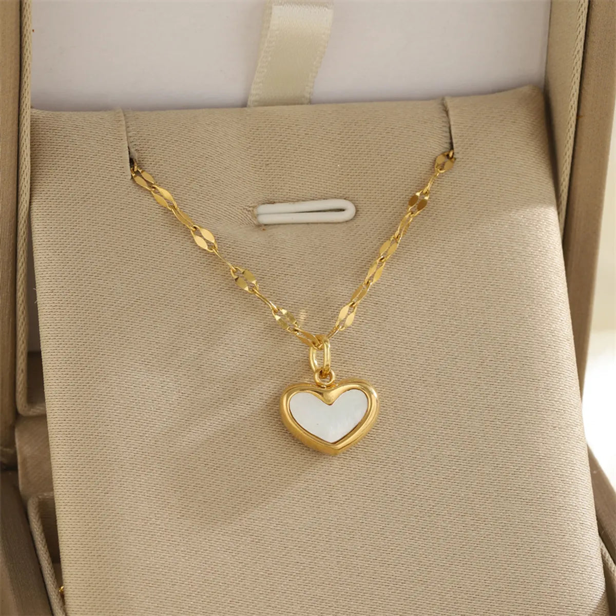 Wholesale Jewelry Simple Style Classic Style Sun Heart Shape Bow Knot 201 Stainless Steel 304 Stainless Steel Rhinestones Shell Zircon 18K Gold Plated Inlay Pendant Necklace