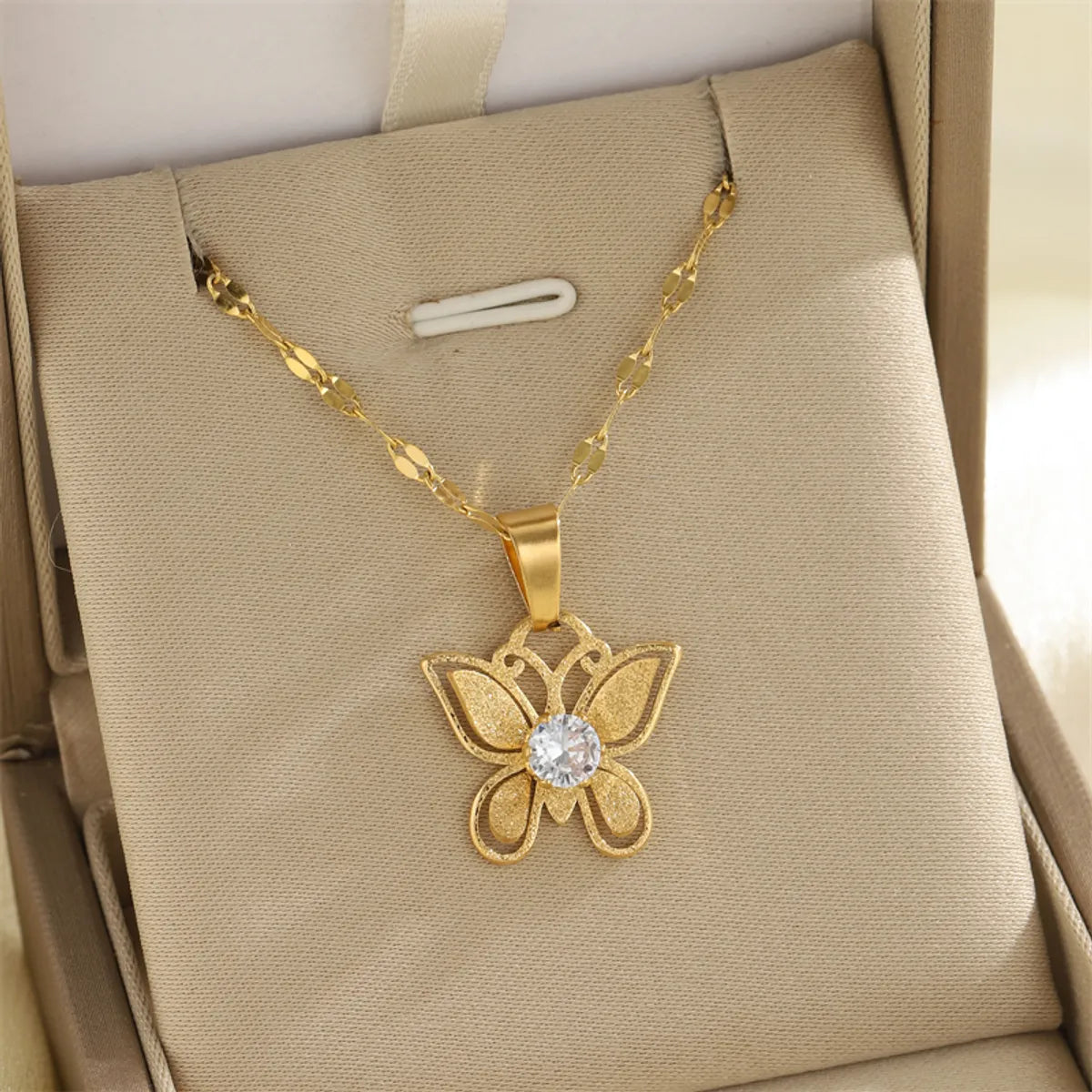 Wholesale Jewelry Simple Style Classic Style Water Droplets Heart Shape Bow Knot 201 Stainless Steel 304 Stainless Steel Rhinestones Shell Zircon 18K Gold Plated Hollow Out Inlay Pendant Necklace