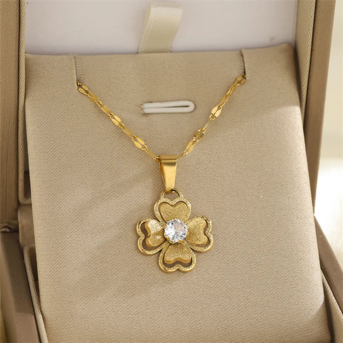 Wholesale Jewelry Simple Style Classic Style Water Droplets Heart Shape Bow Knot 201 Stainless Steel 304 Stainless Steel Rhinestones Shell Zircon 18K Gold Plated Hollow Out Inlay Pendant Necklace