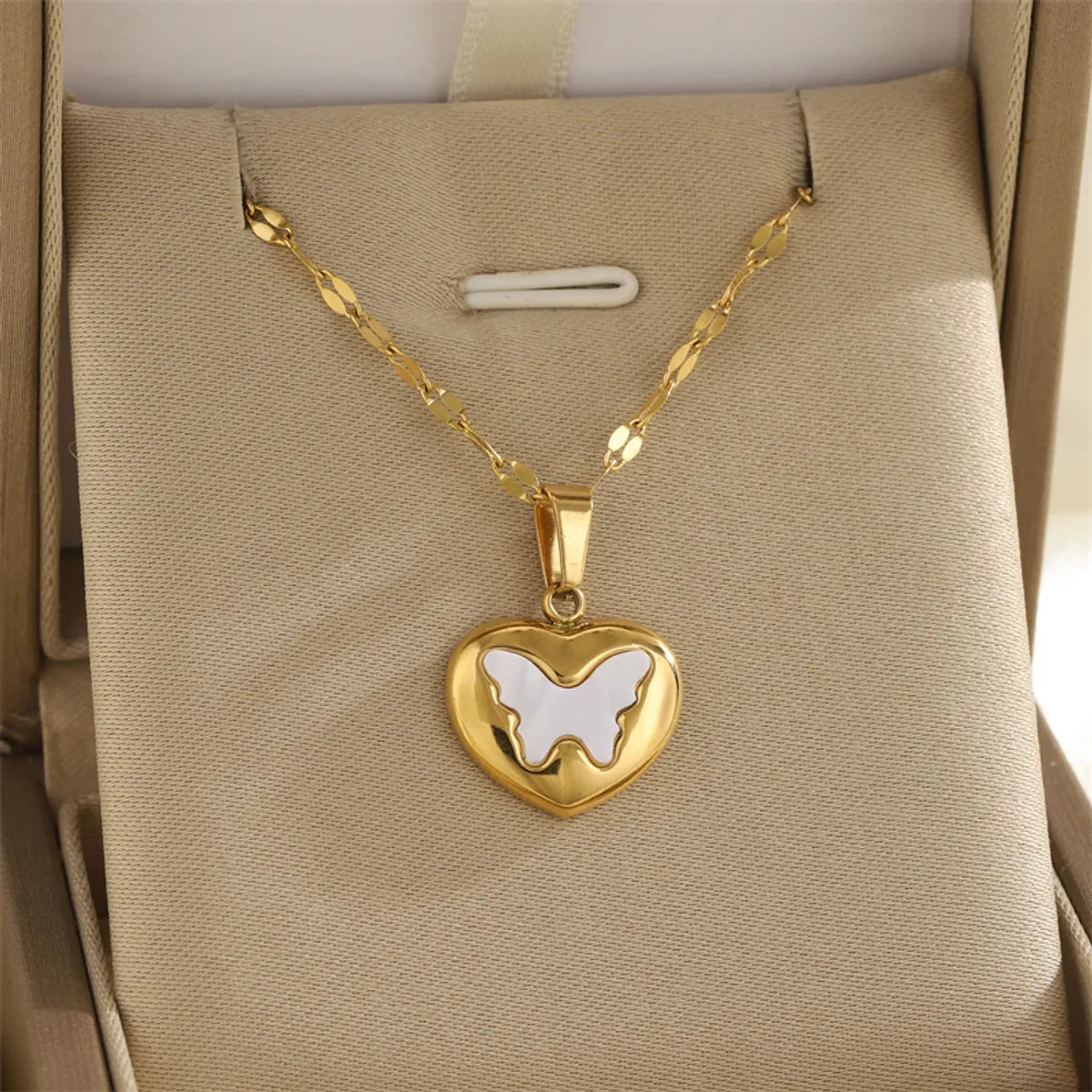 Wholesale Jewelry Simple Style Classic Style Water Droplets Heart Shape Bow Knot 201 Stainless Steel 304 Stainless Steel Rhinestones Shell Zircon 18K Gold Plated Hollow Out Inlay Pendant Necklace