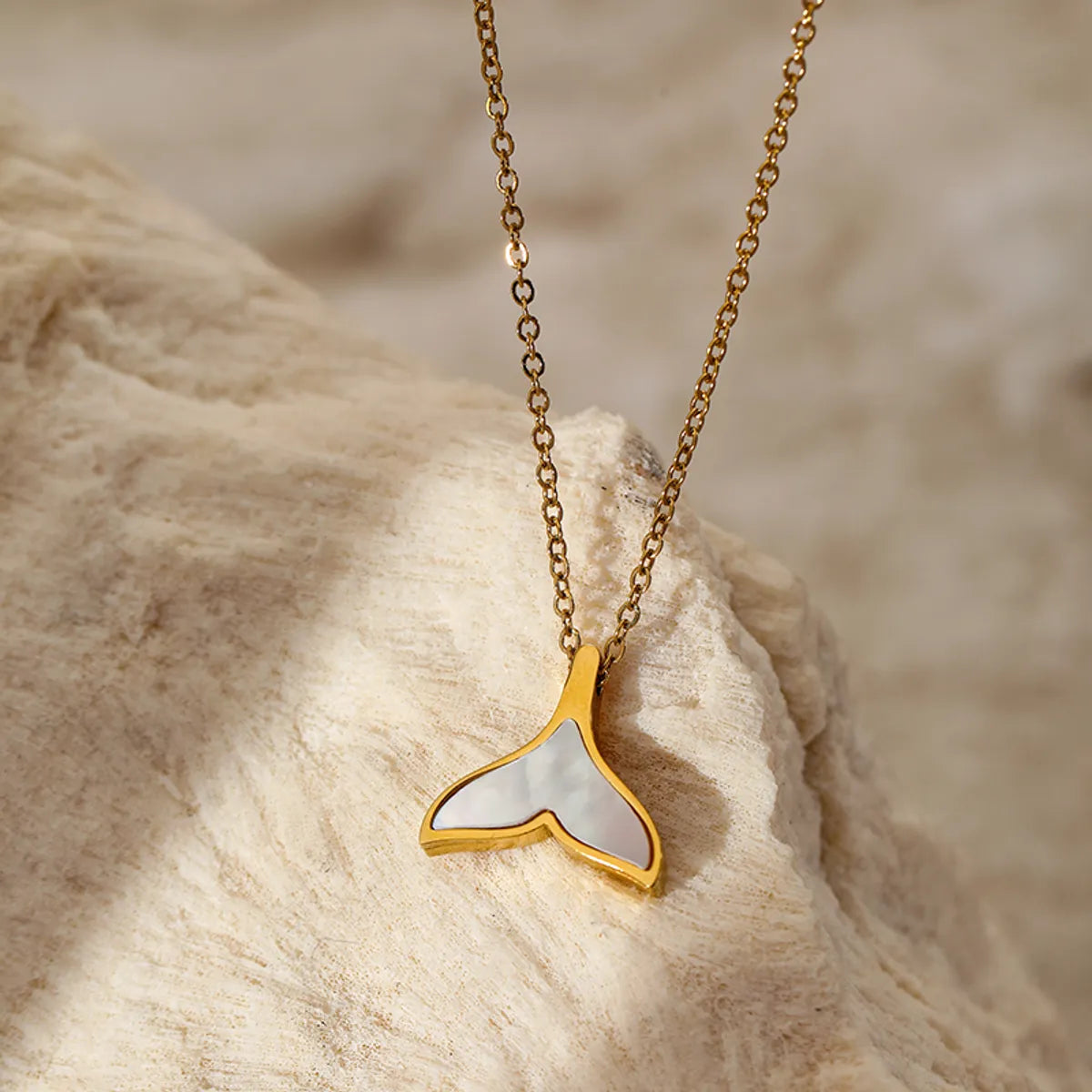 Wholesale Jewelry Simple Style Fish Tail 304 Stainless Steel Shell 14K Gold Plated Inlay Pendant Necklace