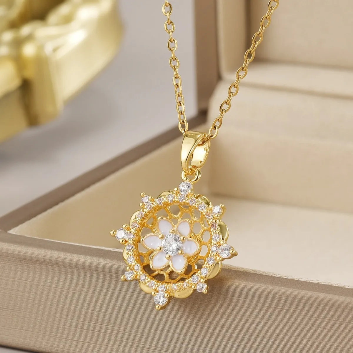 Wholesale Jewelry Simple Style Flower Titanium Steel Irregular Plating Pendant Necklace