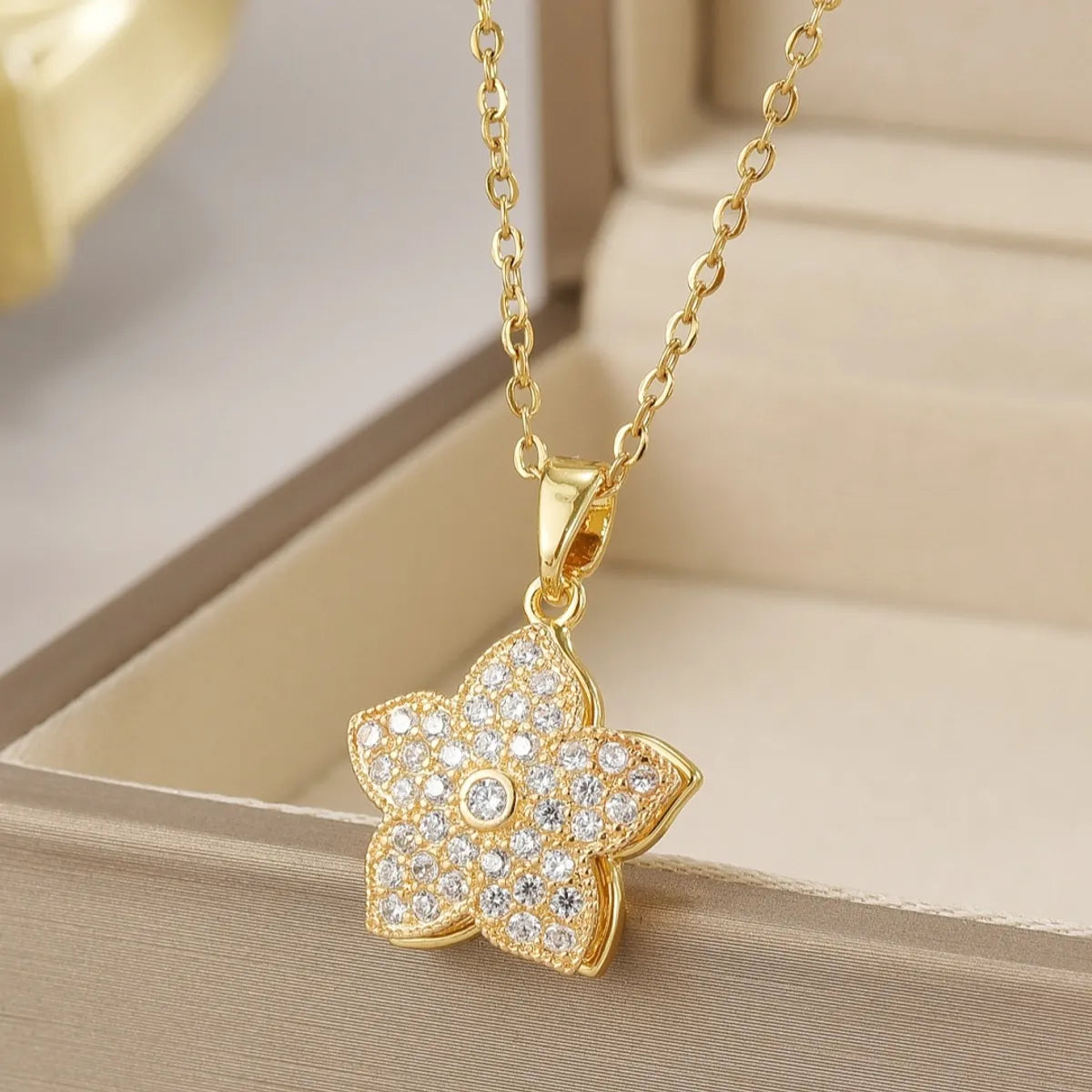 Wholesale Jewelry Simple Style Flower Titanium Steel Irregular Plating Pendant Necklace