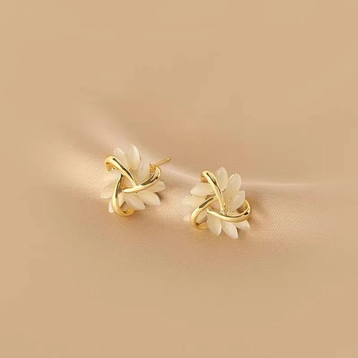 Wholesale Jewelry Simple Style Heart Shape Flower Opal Artificial Gemstones Plating Inlay Ear Studs