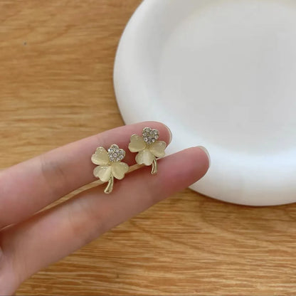 Wholesale Jewelry Simple Style Heart Shape Flower Opal Artificial Gemstones Plating Inlay Ear Studs